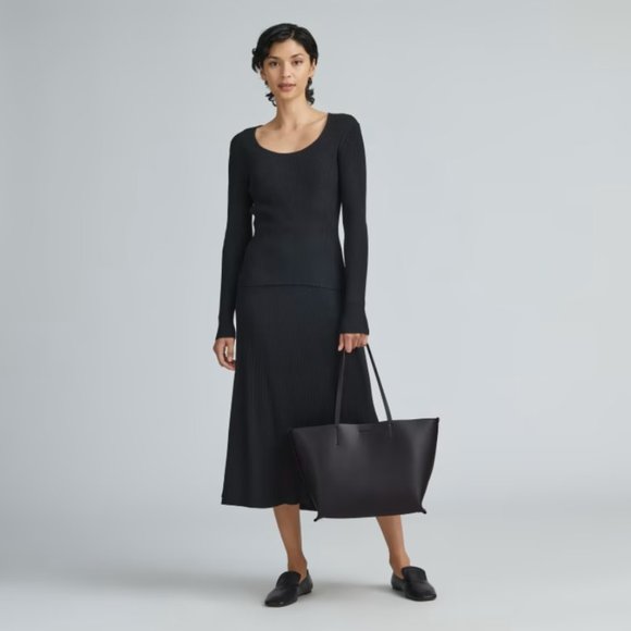Everlane The Luxe Medium Italian Leather Tote (Black) - Picture 4 of 12